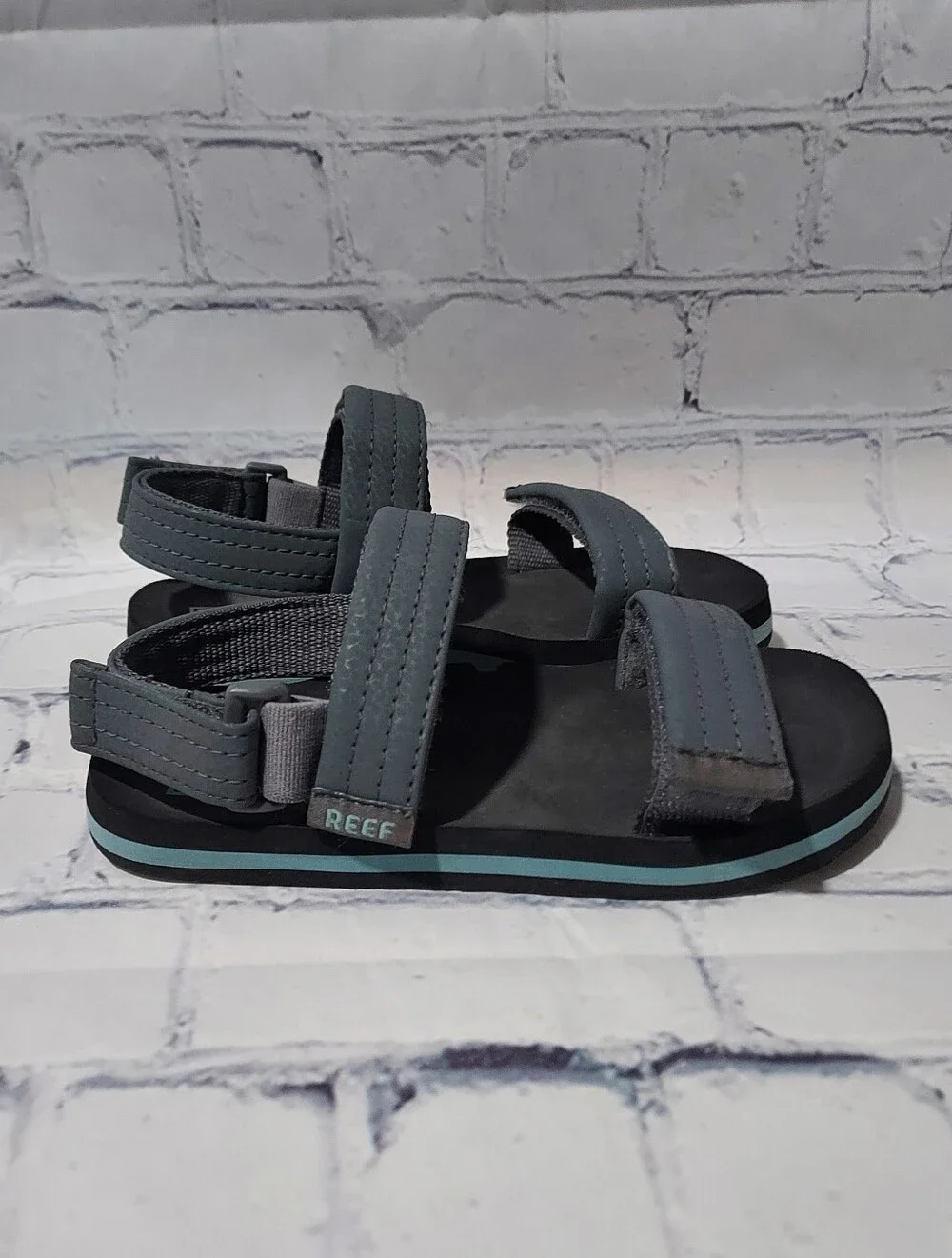 REEF Little Boys Size 11 Kids Ahi Convertible Adjustible Sandals Gray